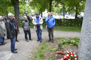 Gededenken an die Opfer des Nationalsozialismus am Platz der Freiheit/Widerstandsdenkmal