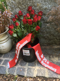 Blumen für die Opfer des Nationalsozialismus